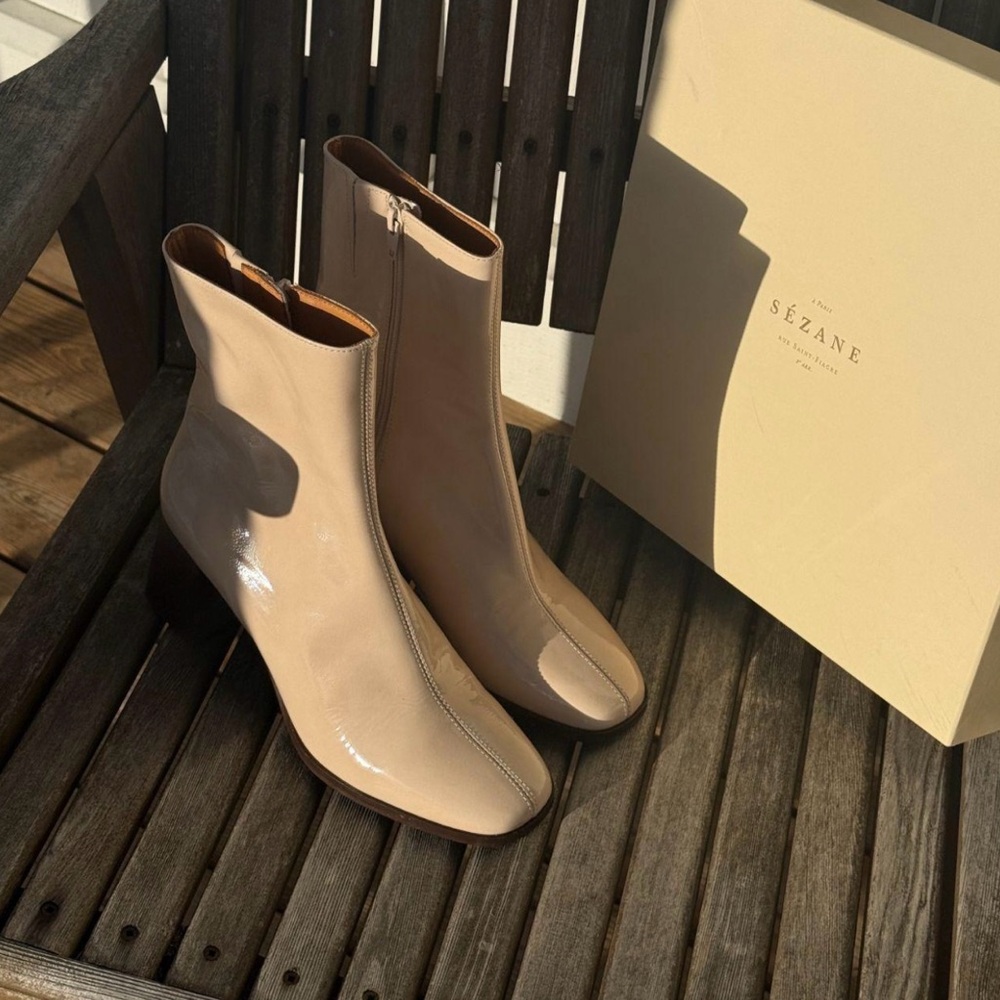 Sezane Glossy Beige Heeled Boots